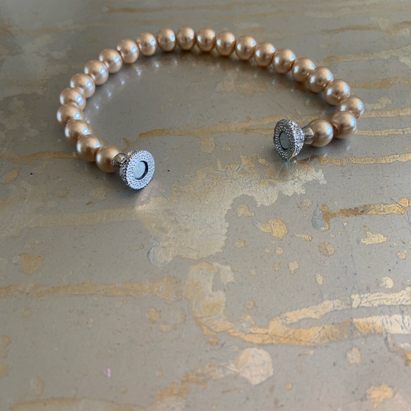 Faux Pearl Bracelet - Picture 2 of 2